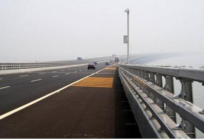 高速橋梁防撞護與聲屏障 保障安全與降低噪音的基礎設施